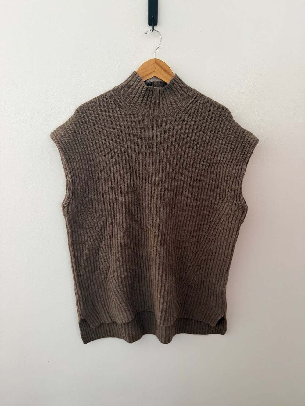 Ganni Mock Neck Ribbed Knit Sweater Vest Size M Brown